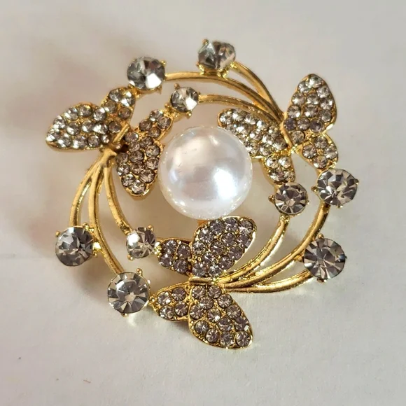 NEW Butterfly Rhinestone Pearl Brooch Pin - Picture 2 of 7